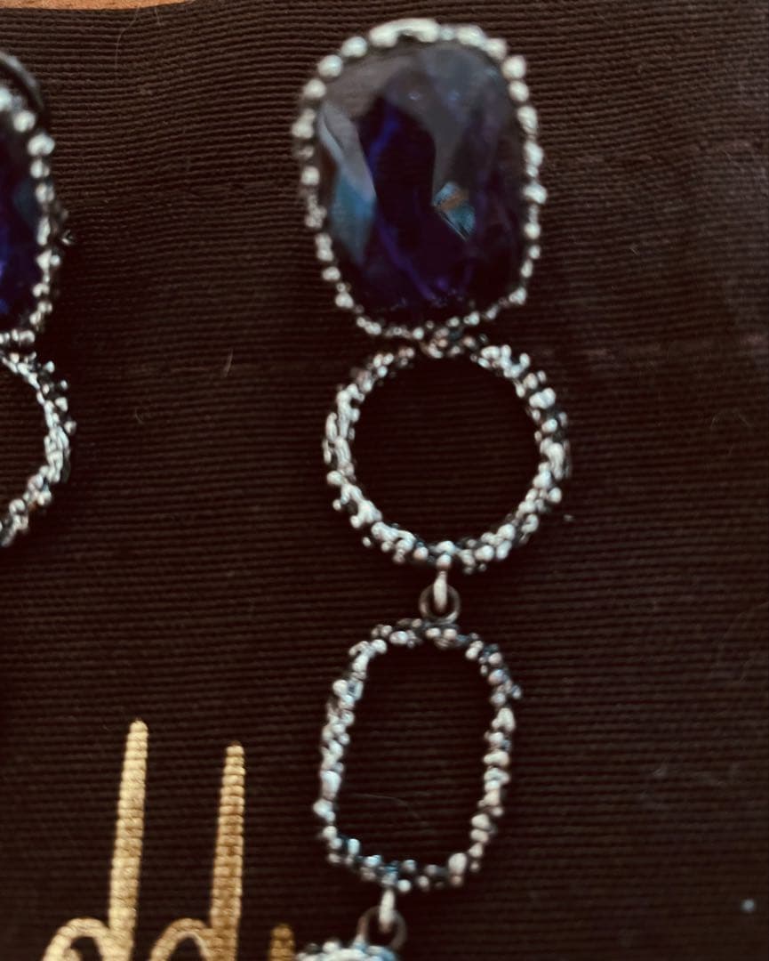 ダニエラ・デ・マルキ　ピアス