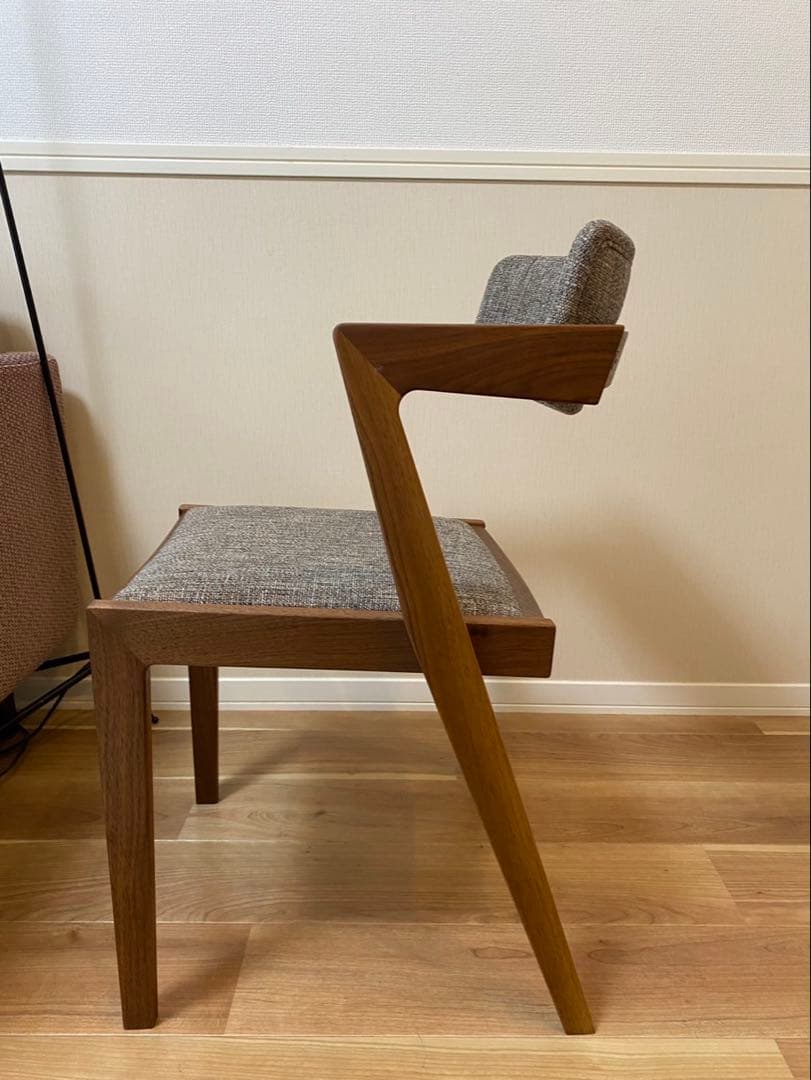 ISU-WORKS MEGチェア