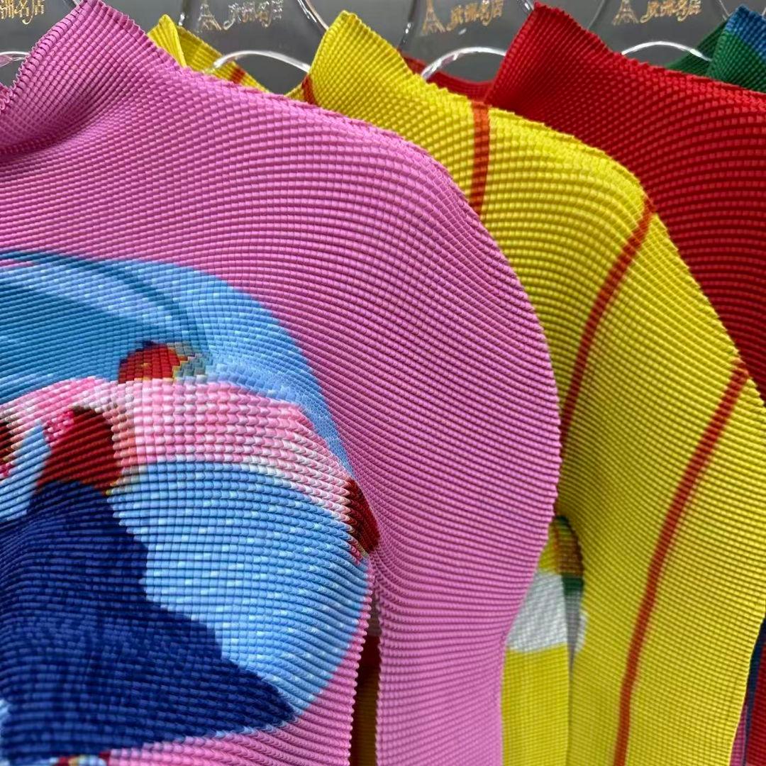 アートプリントプリーツハイネックカットソー　赤