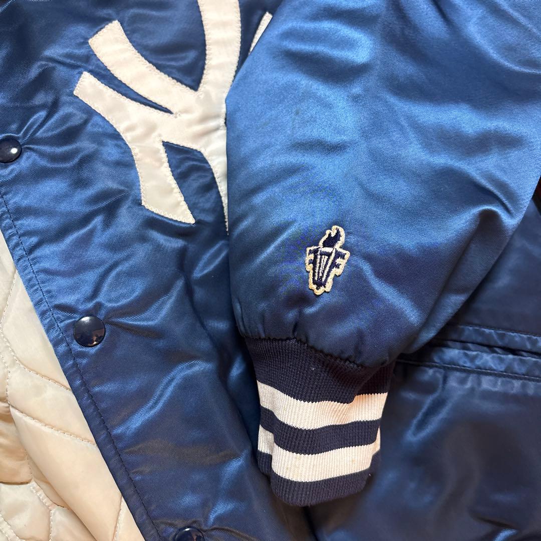 y*c様 週末値下げ‼️New York Yankees サテンジャケットLサイ