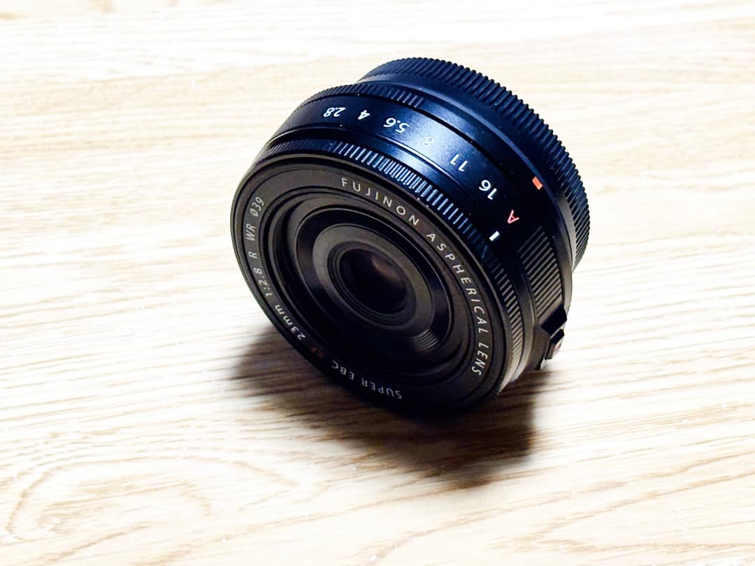フジ　Fujinon XF 23mm F2.8 R WR レンズ　フード付