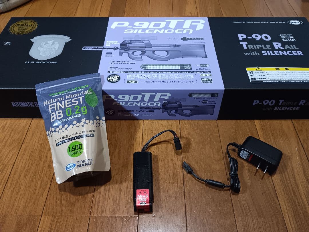 東京マルイ P-90TR 電動ガン 弾倉,バッテリー,バイオBB弾 付き