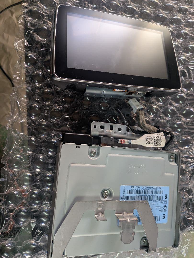 アバルト124スパイダー　ナビモニターと本体