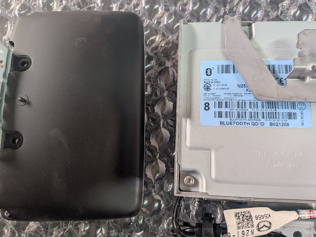 アバルト124スパイダー　ナビモニターと本体