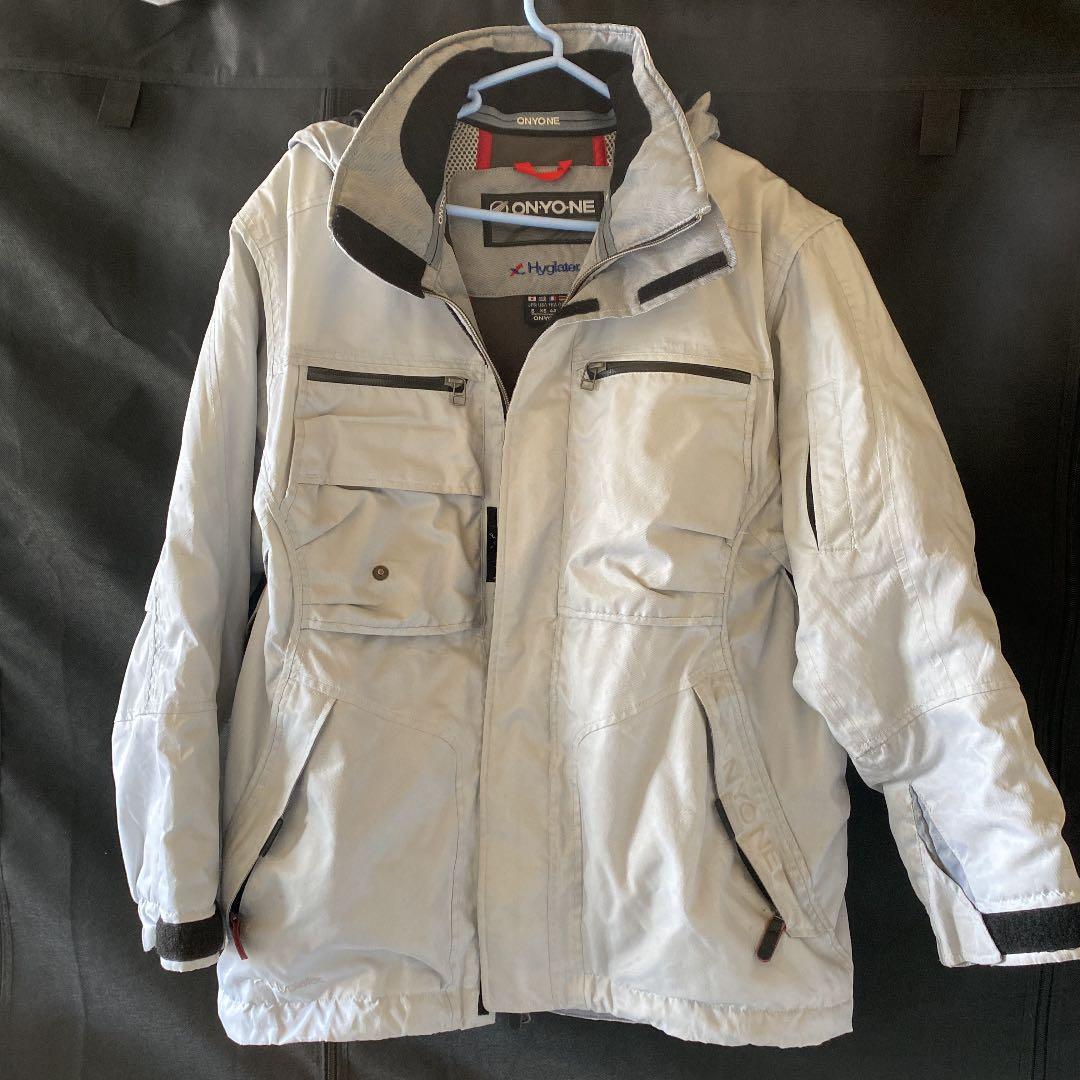 ONYONEスキーウェア　上下になります‼️