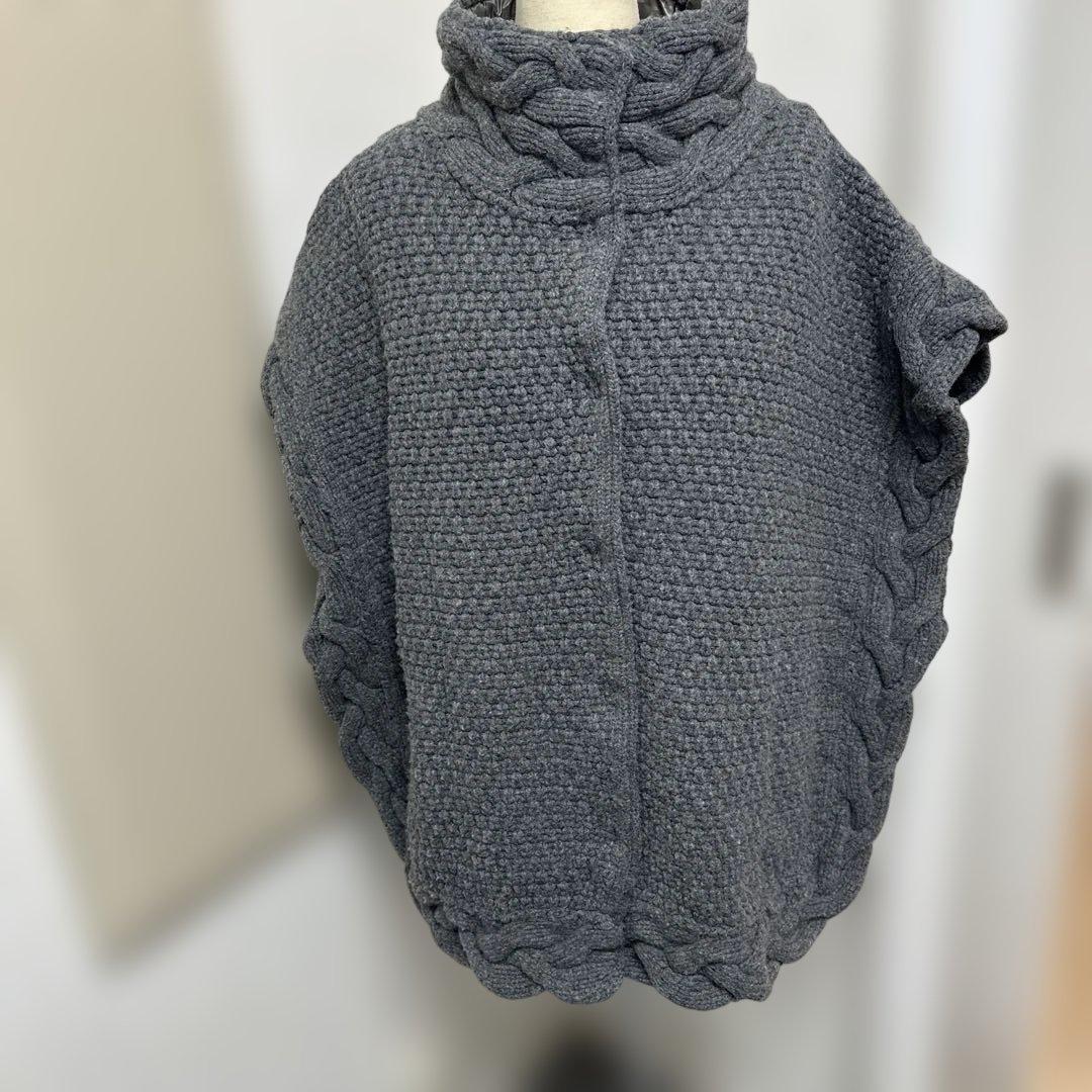ヘルノグレー ケーブル編み ハイネックニットベストダウン
