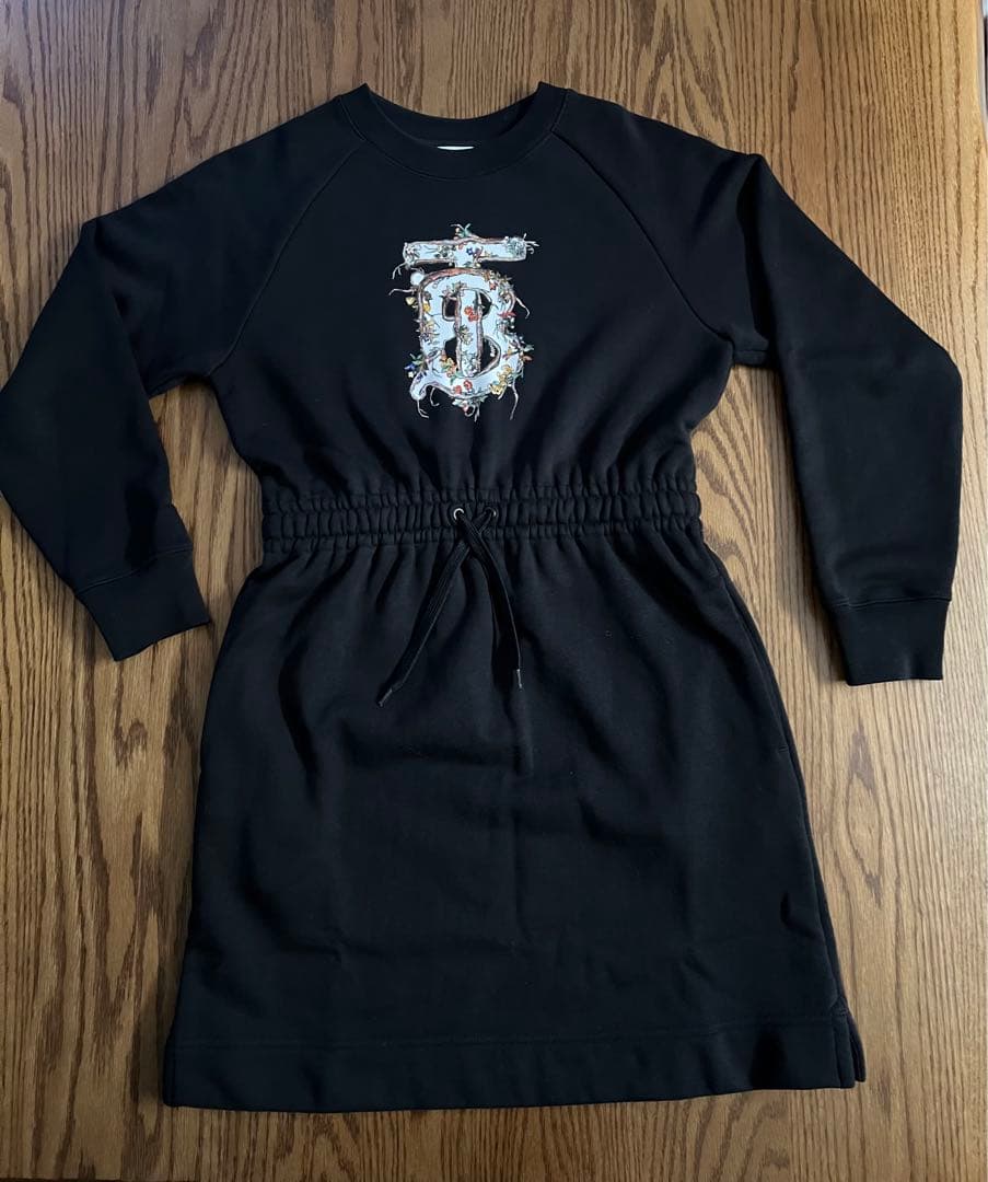 BURBERRY ブラック 花柄刺繍ワンピース