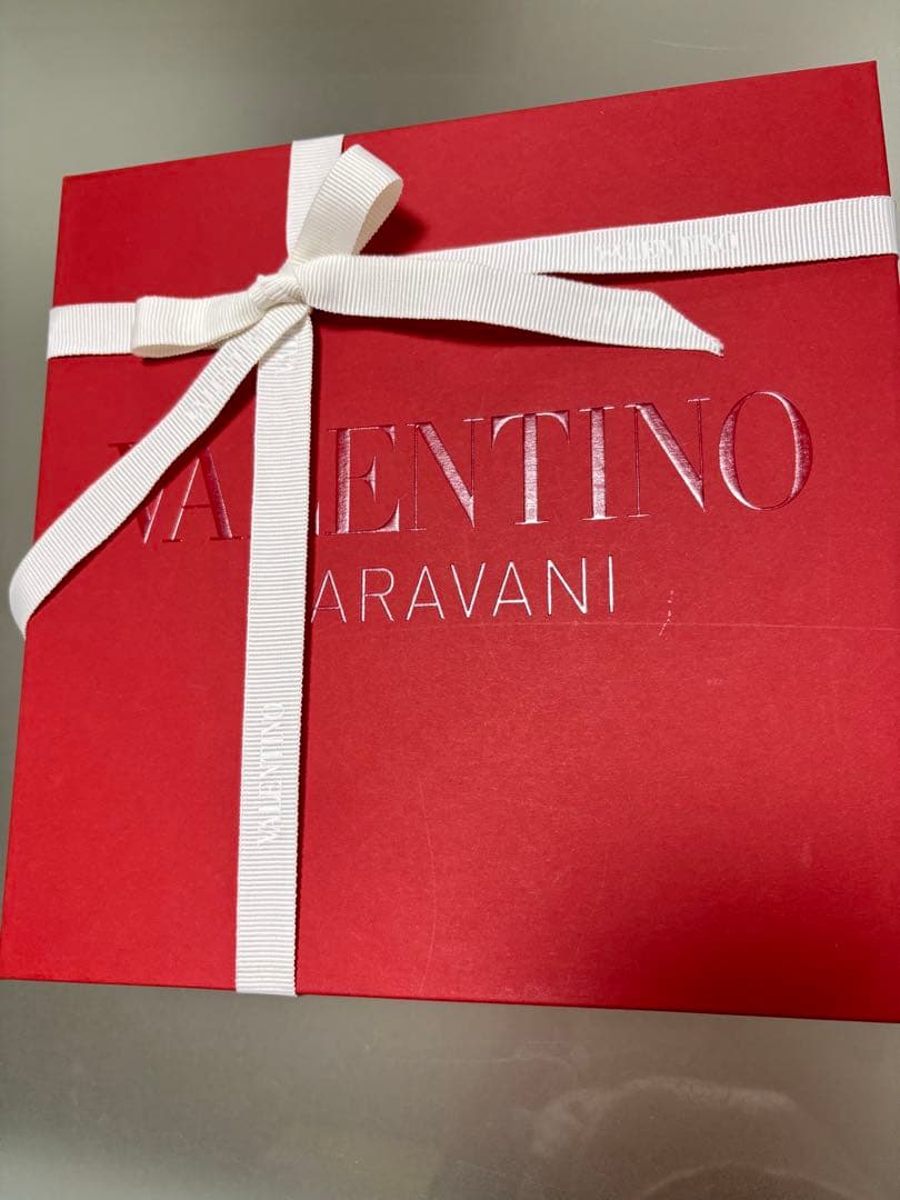 y！！送料無料！VALENTINO シグニチャー パール　Ｖロゴネックレス