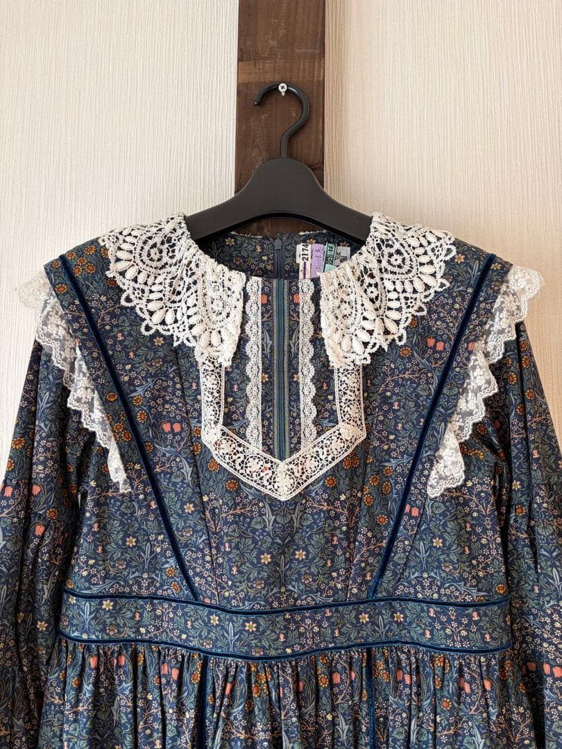 SERAPHIM 花々のヴィクトリアンドレス　ウィリアムモリス　ブラックソーン