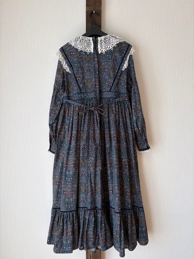 SERAPHIM 花々のヴィクトリアンドレス　ウィリアムモリス　ブラックソーン