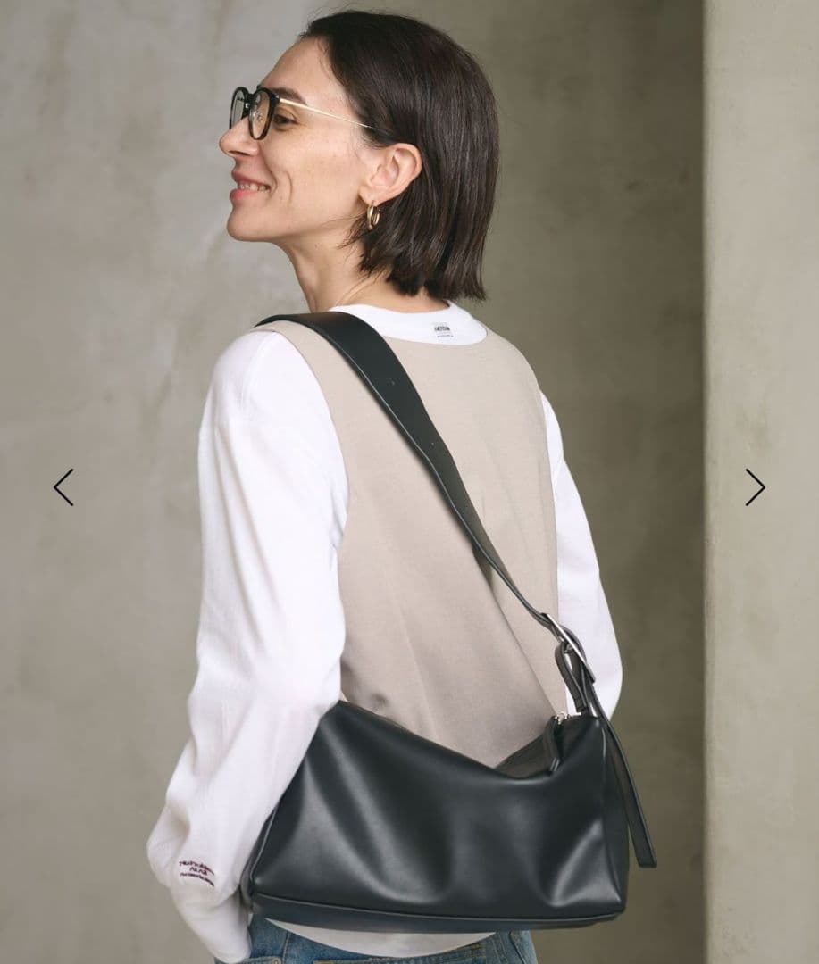 BEAUTY&YOUTH スクエアビッグバックルショルダーバッグ