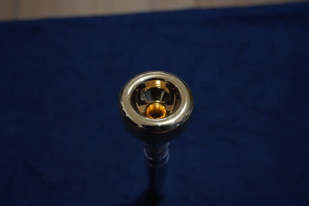 バック　トランペットマウスピース3Cリムインナーゴールド