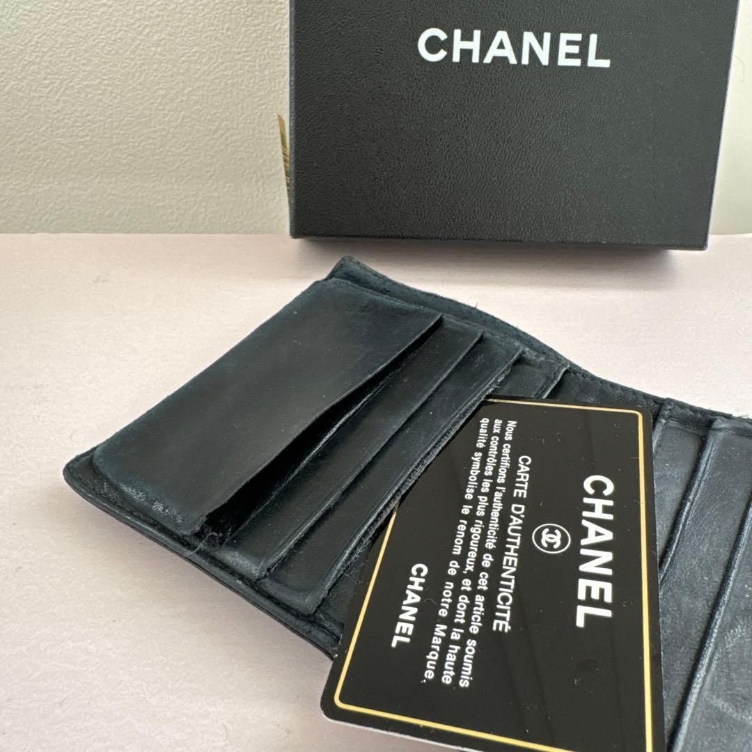 シャネル　二つ折り財布　箱とギャランティーカード 付き