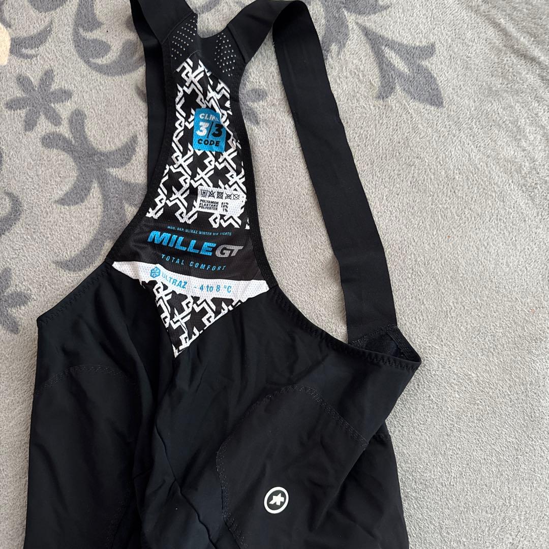 アソスロードバイクビブショーツ