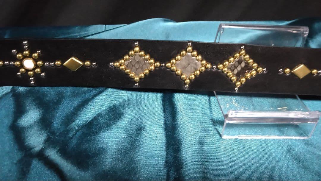 栃木レザー　ダイヤ柄インレイスタッズベルト　ブラック