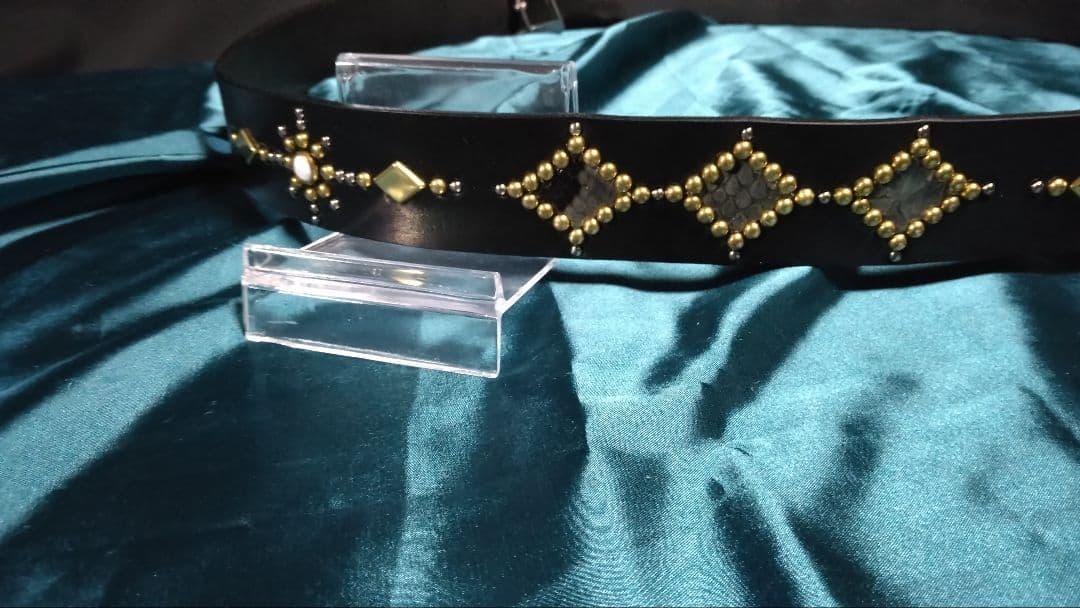 栃木レザー　ダイヤ柄インレイスタッズベルト　ブラック