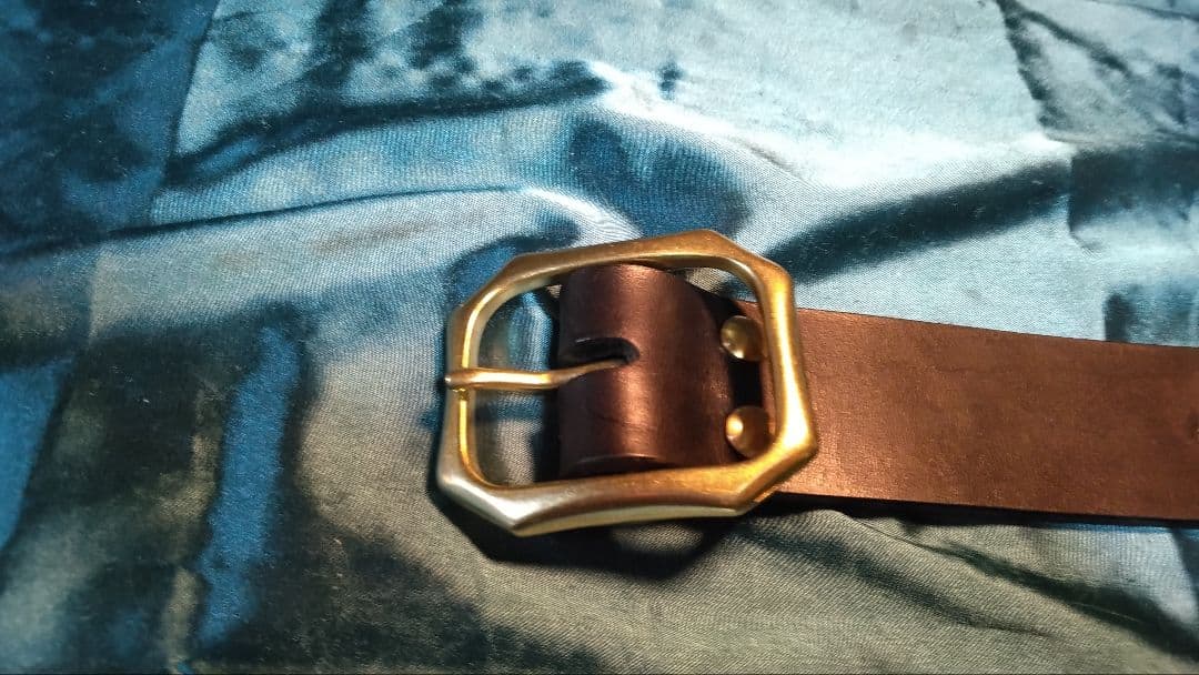 栃木レザー　ダイヤ柄インレイスタッズベルト　ブラック