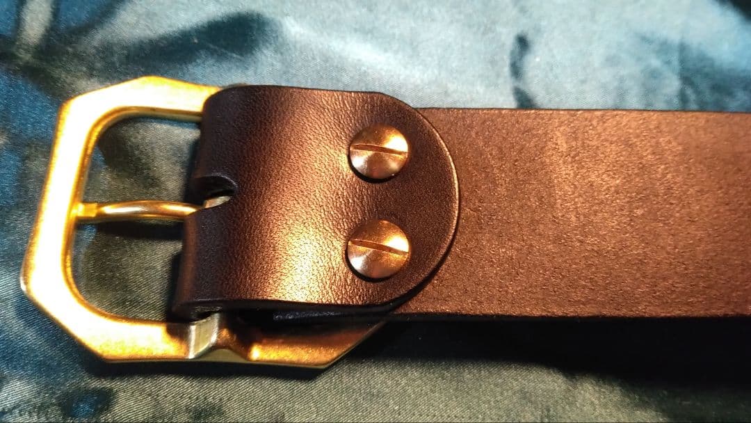 栃木レザー　ダイヤ柄インレイスタッズベルト　ブラック