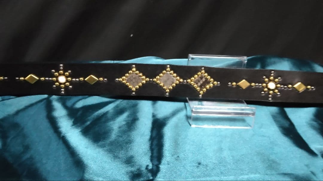 栃木レザー　ダイヤ柄インレイスタッズベルト　ブラック