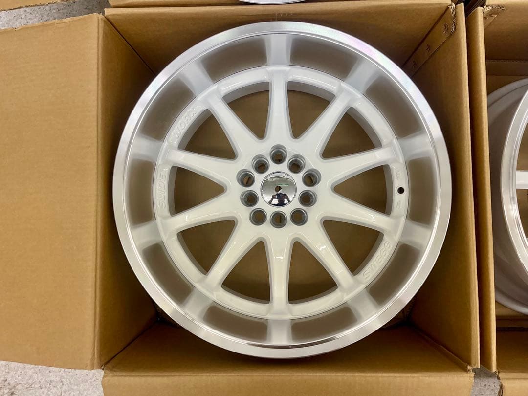 18インチ ホワイト スポークデザイン ホイール 4本セット　新品