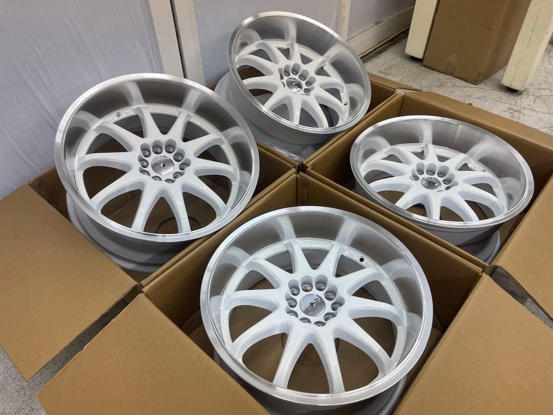 18インチ ホワイト スポークデザイン ホイール 4本セット　新品