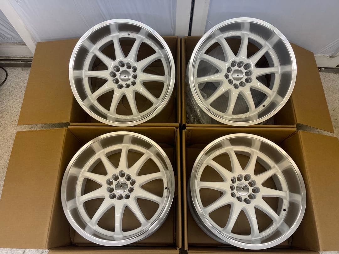 18インチ ホワイト スポークデザイン ホイール 4本セット　新品