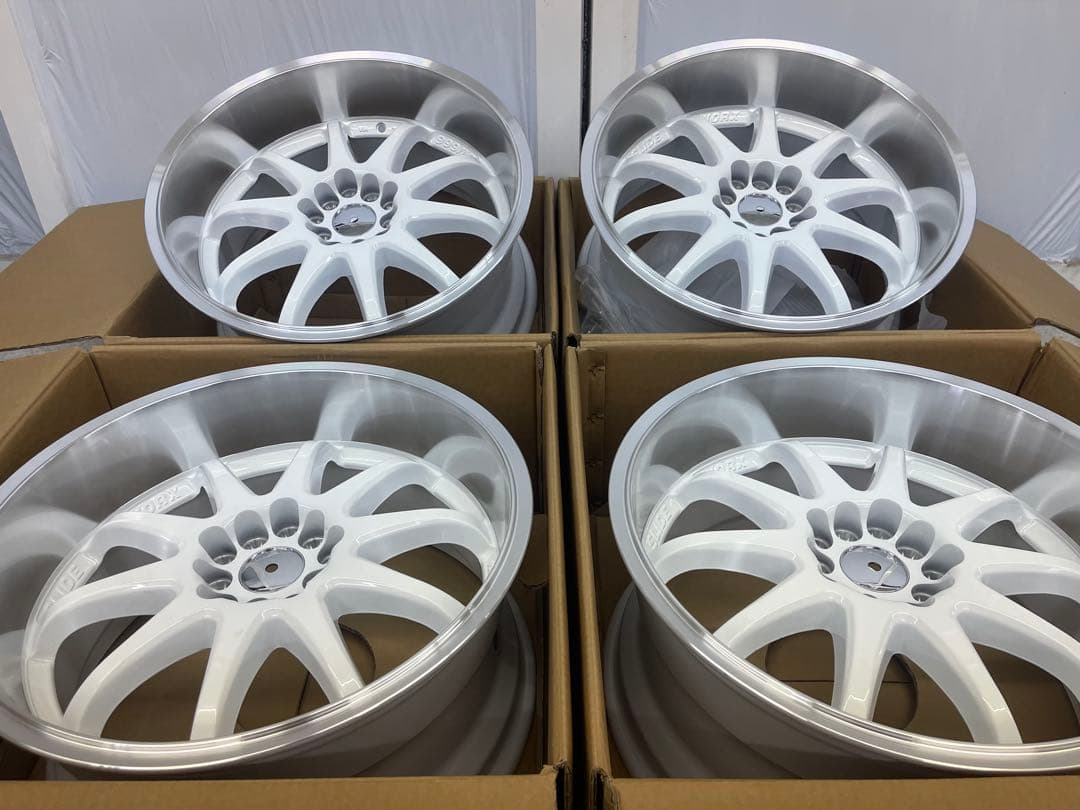 18インチ ホワイト スポークデザイン ホイール 4本セット　新品