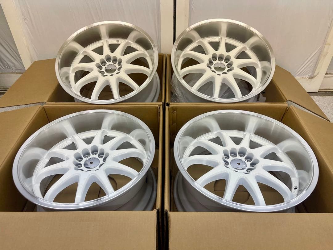 18インチ ホワイト スポークデザイン ホイール 4本セット　新品