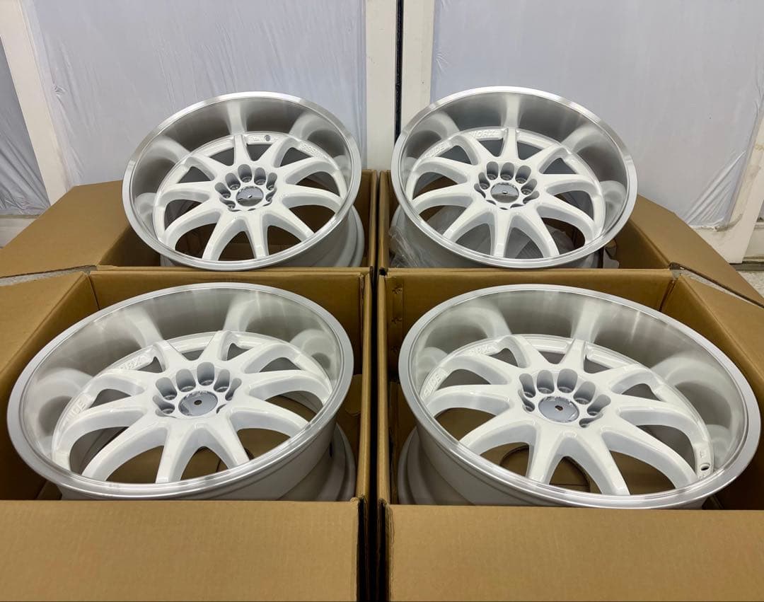 18インチ ホワイト スポークデザイン ホイール 4本セット　新品