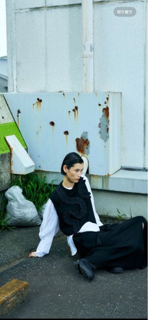 ENFOLD 2024AW BLACKニットベスト フリル装飾 アシンメトリー