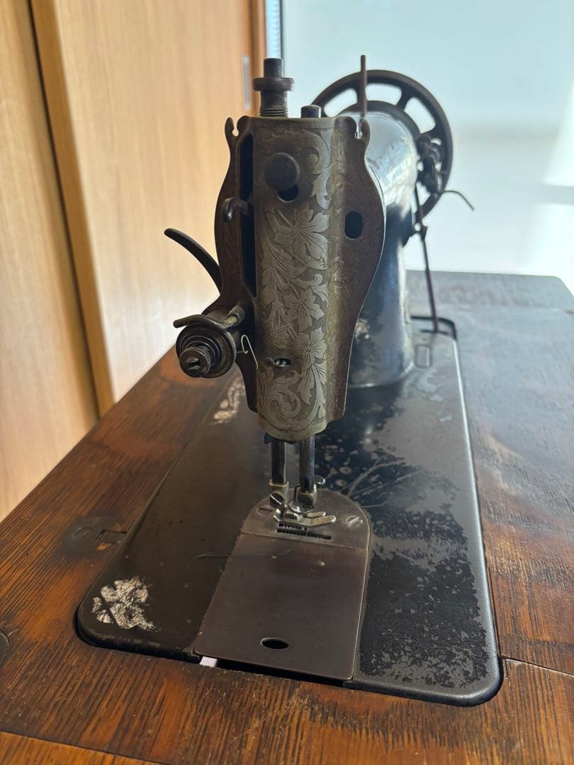 【アンティーク】SINGER シンガー製 足踏みミシンレトロ家具・付属品多数