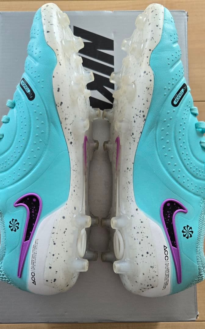 サッカースパイク　ナイキ　ティエンポ