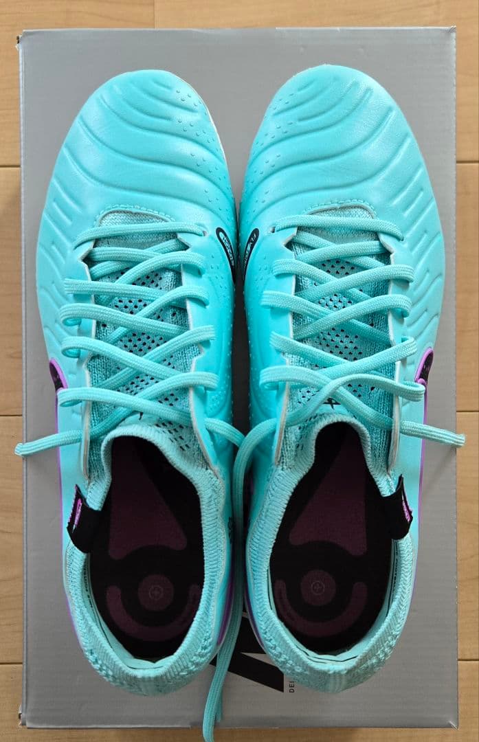 サッカースパイク　ナイキ　ティエンポ