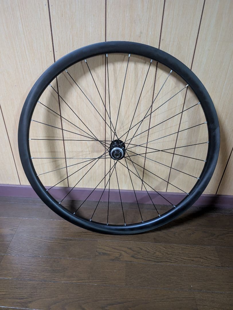 カーボンリムフロントホイール 735g