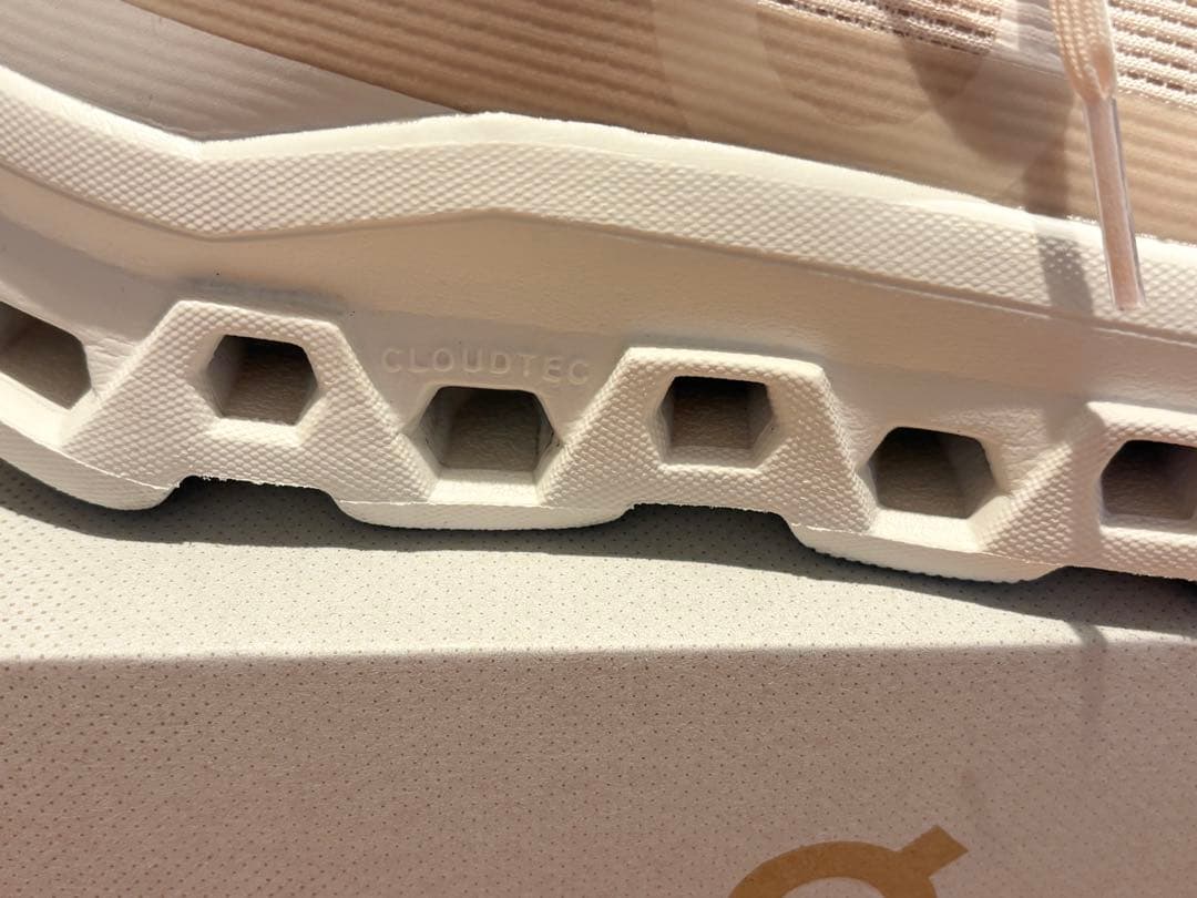 ウォーキング・ランニングウェア ON CLOUDMONSTER VOID womon8.5