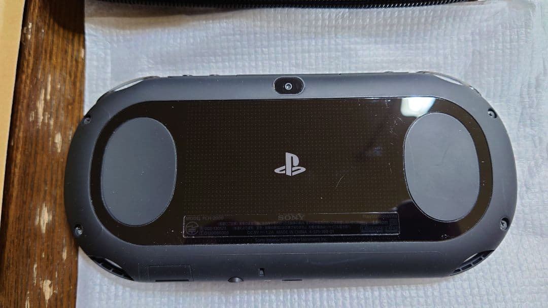 プレステVita PCH-2000シリーズ　BLACK ソフト　ケース付き