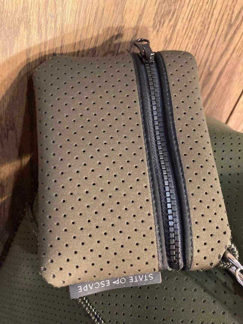 ステイトオブエスケープ　カーキ　大容量 トートバッグ　ポーチ付き 2way