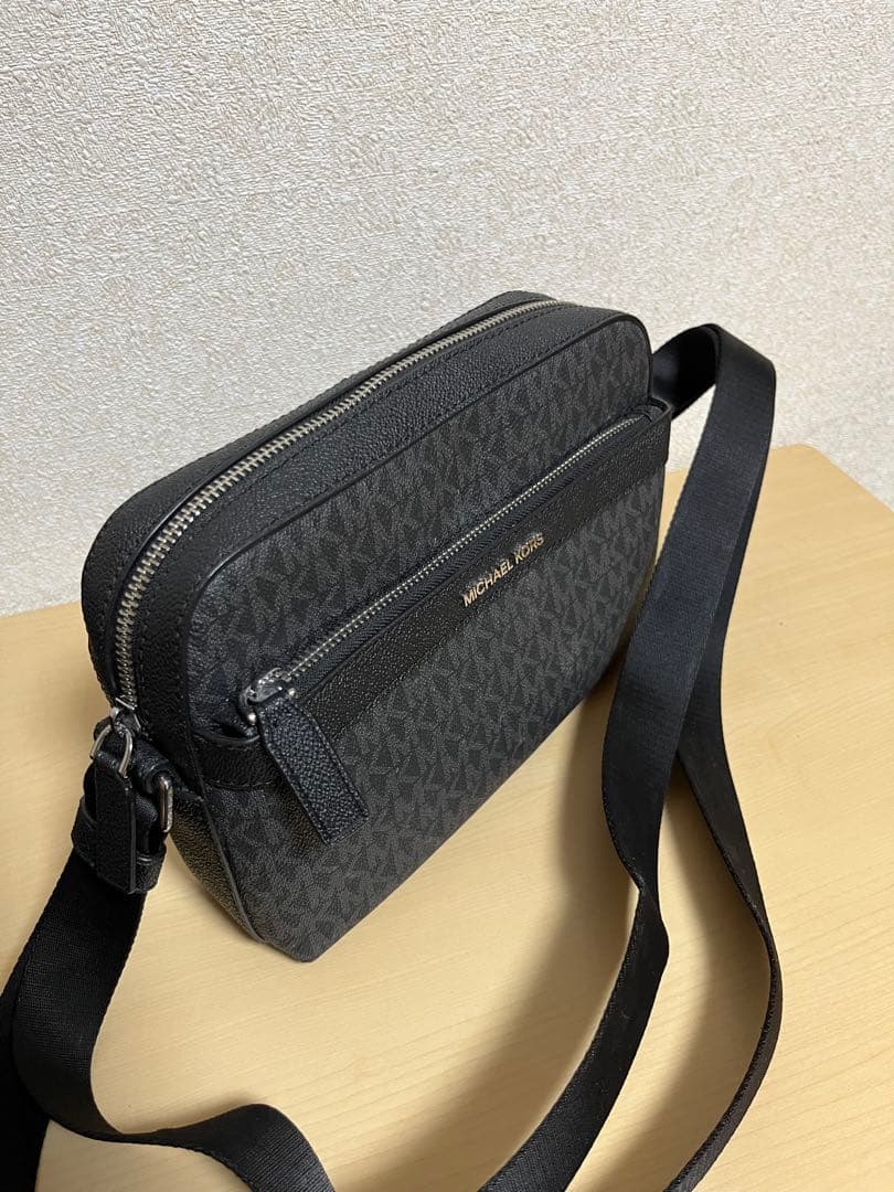 MICHAEL KORS ブラックショルダーバッグ