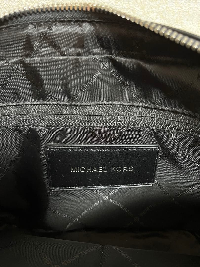 MICHAEL KORS ブラックショルダーバッグ