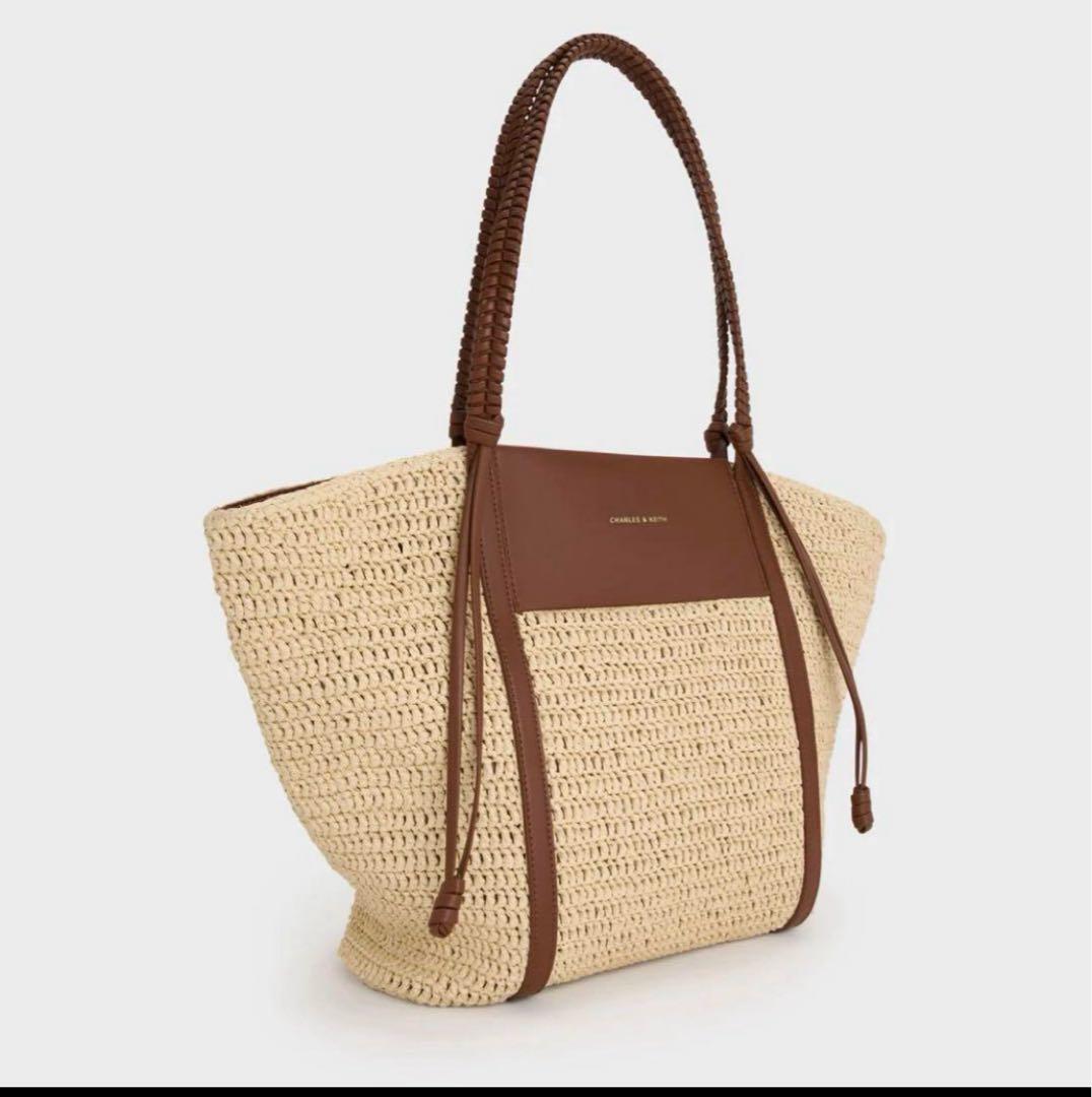 【美品✨】チャールズアンドキース　シャリア ラフィアウーブントートバッグ