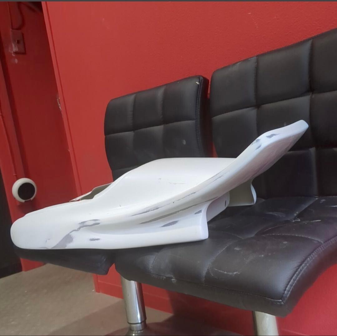 CB400SF CBX変換テールカウル　NC31 テールカウル ハネ 羽