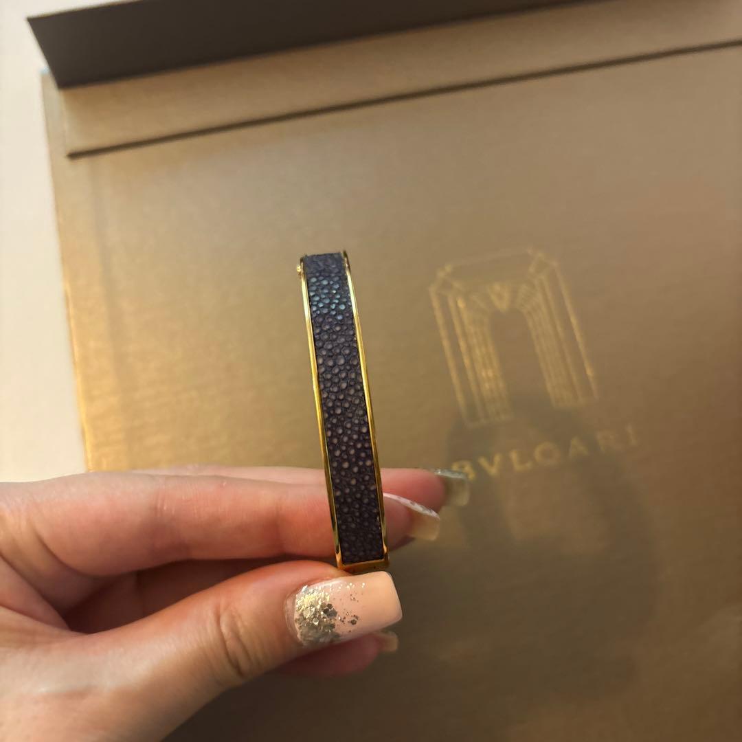 ブルガリ　ブルーレザー　バングル