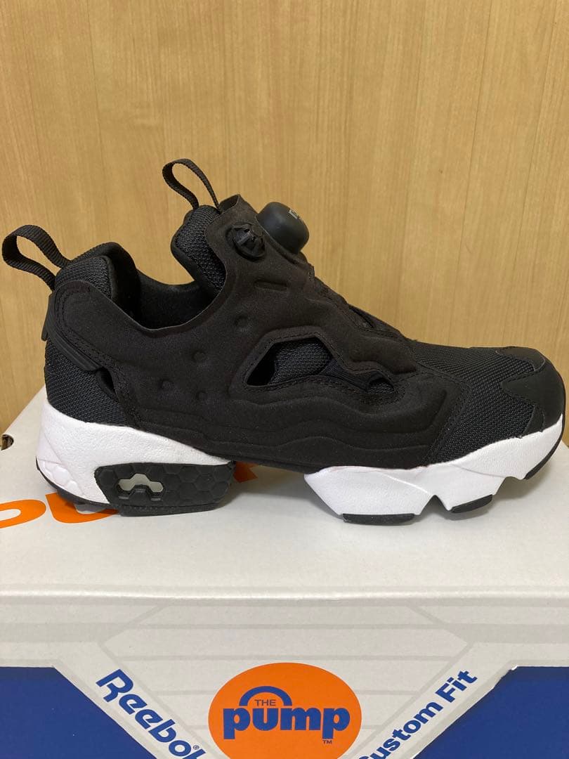 新品　Reebok リーボック　スニーカー　インスタポンプフューリー　24cm