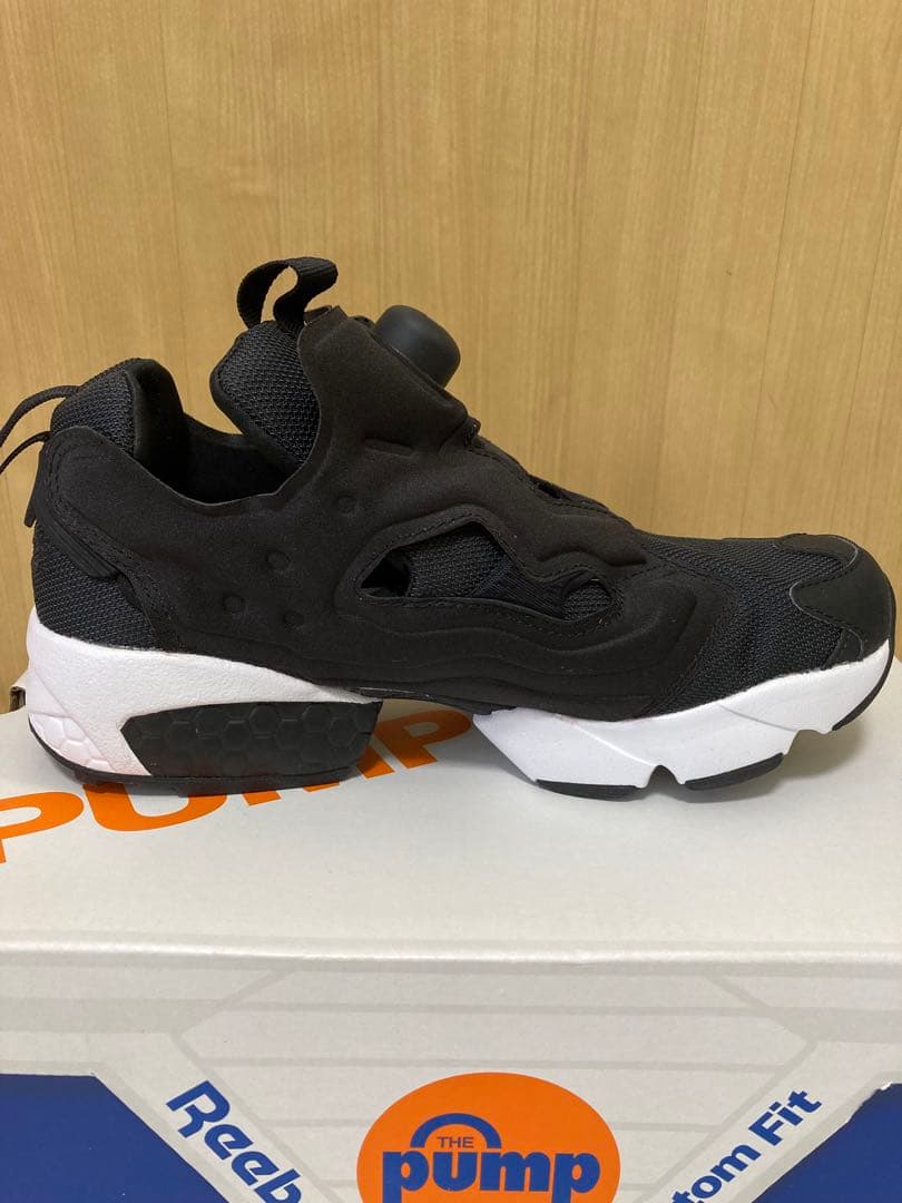 新品　Reebok リーボック　スニーカー　インスタポンプフューリー　24cm