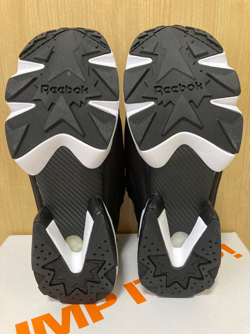 新品　Reebok リーボック　スニーカー　インスタポンプフューリー　24cm