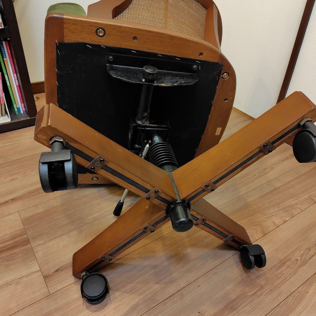 高級グリーンファブリックのデスクチェア