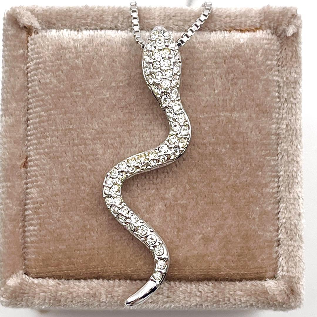⭐️SALE⭐スワロフスキー　ネックレス　蛇モチーフ　パヴェ　クリスタル　シルバー