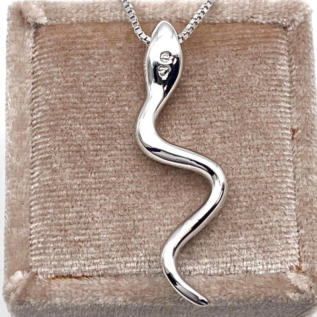 ⭐️SALE⭐スワロフスキー　ネックレス　蛇モチーフ　パヴェ　クリスタル　シルバー