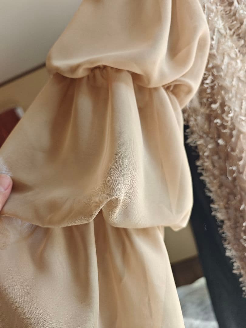 デザインスリーブシャギードレス