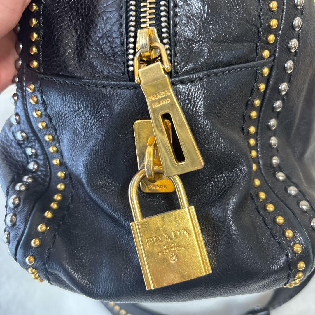 【希少・極美品】プラダ スタッズ 2way ショルダーバッグ ハンドバッグ 黒